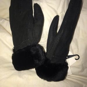 Ugg Women’s Pieced shearling gloves